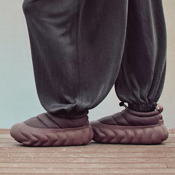 CROCS Shoes - Crocs Overpuff Shorty Slip-Ons truffle brown